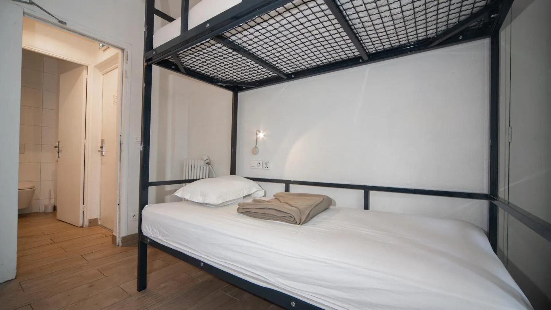 Enjoy Hostel Paris France