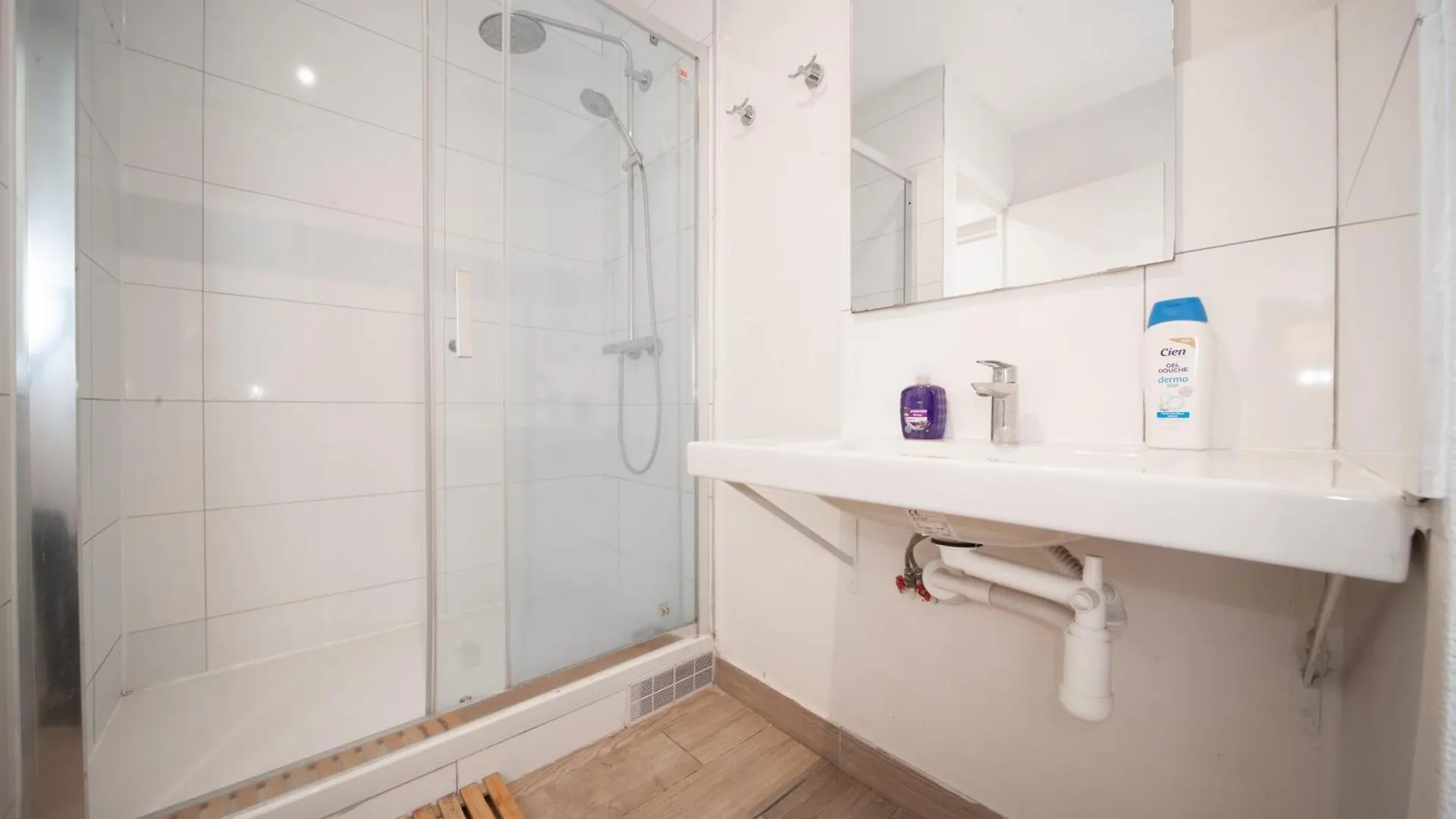 Enjoy Hostel Paris France