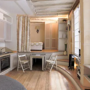 Apartment Louvre, Paris
