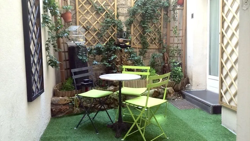 Enjoy Hostel Paris 0*,  France